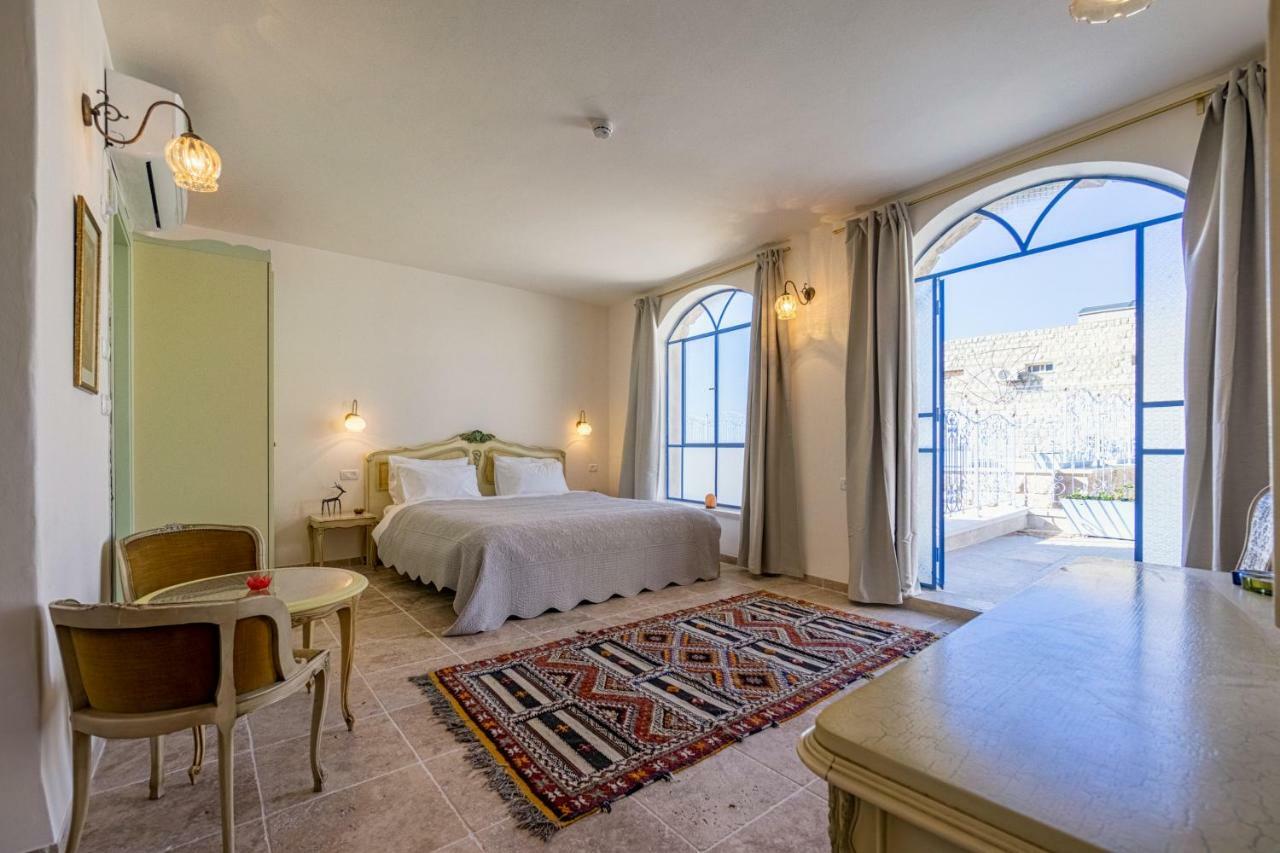 The Way Inn - Boutique Suites Цфат Экстерьер фото